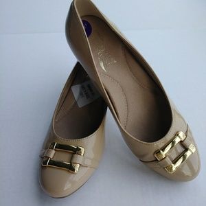 New! Aerosoles loafers, cream Buckle shoes